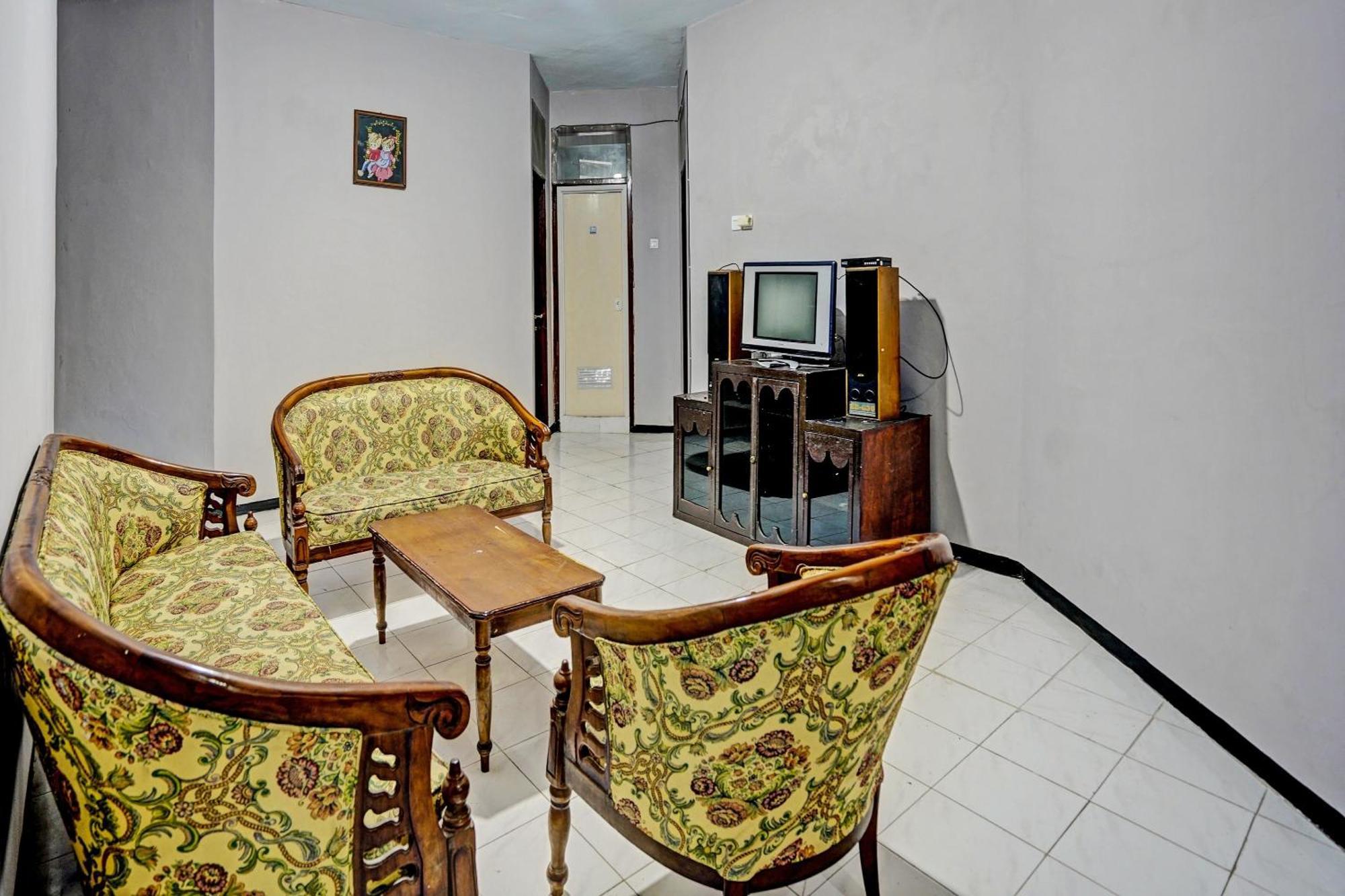 Spot On 92388 Villa Segi Delapan Prigen Ngoại thất bức ảnh