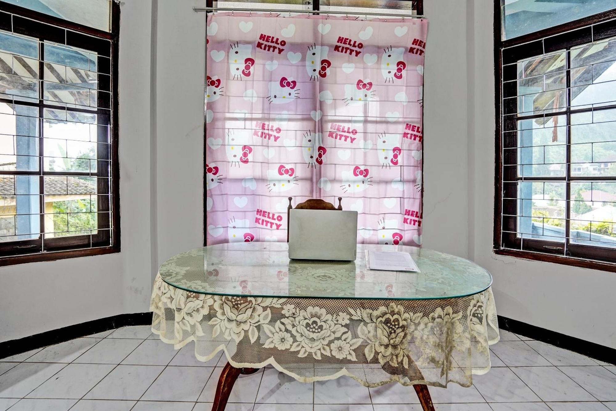 Spot On 92388 Villa Segi Delapan Prigen Ngoại thất bức ảnh